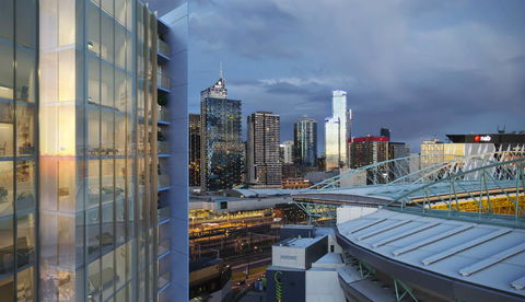 Peppers Docklands - Accommodation Gladstone 13