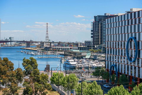 Peppers Docklands - Accommodation Gladstone 3