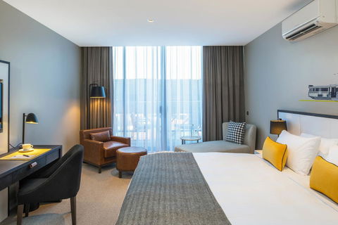Peppers Docklands - Accommodation Gladstone 18