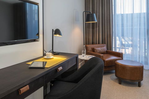 Peppers Docklands - Accommodation Gladstone 19
