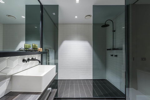 Peppers Docklands - Accommodation Gladstone 21