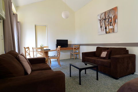 Executive Hideaway - Accommodation Gladstone 22