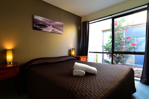 Executive Hideaway - Accommodation Gladstone 20