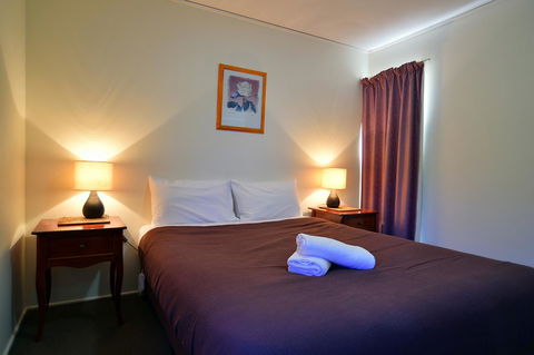 Executive Hideaway - Accommodation Gladstone 30