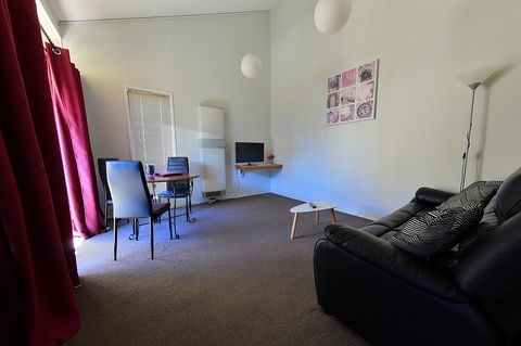 Executive Hideaway - Accommodation Gladstone 43