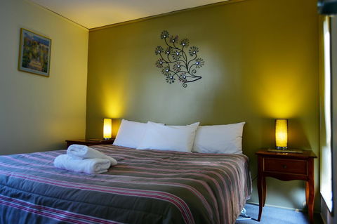 Executive Hideaway - Accommodation Gladstone 29