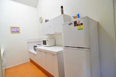 Executive Hideaway - Accommodation Gladstone 14