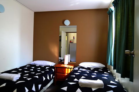 Executive Hideaway - Accommodation Gladstone 6