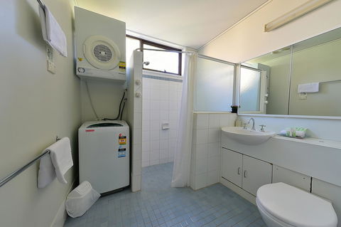 Executive Hideaway - Accommodation Gladstone 38
