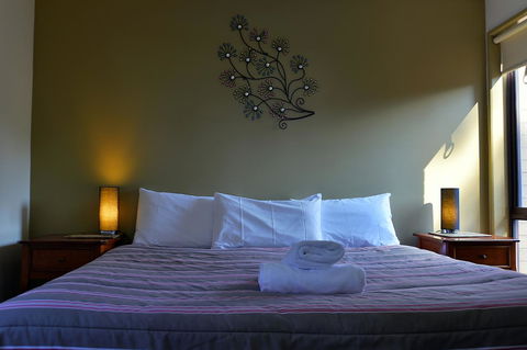 Executive Hideaway - Accommodation Gladstone 28