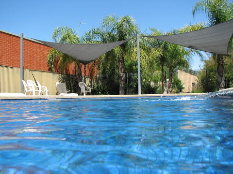 Executive Hideaway - Accommodation Gladstone 0