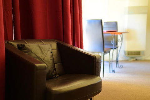 Executive Hideaway - Accommodation Gladstone 35