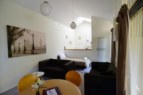 Executive Hideaway - Accommodation Gladstone 15