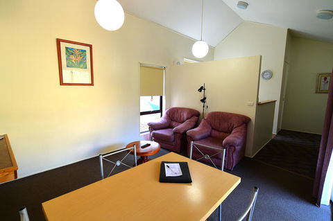 Executive Hideaway - Accommodation Gladstone 34