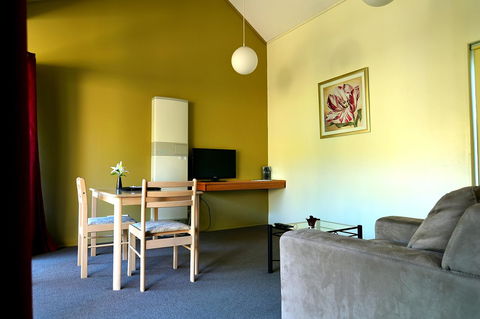Executive Hideaway - Accommodation Gladstone 26