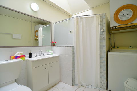 Executive Hideaway - Accommodation Gladstone 18