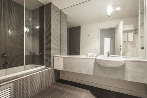 Melbourne CBD Central Apartment Hotel Official - Accommodation Gladstone 4
