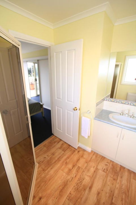 Hamilton Townhouse Motel - Accommodation Gladstone 2