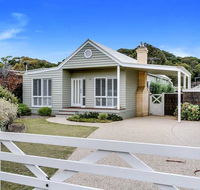 Cute Cottage on Cain - beach at end of street - Accommodation Gladstone