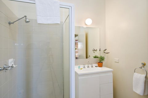 Lornebeach Apartments - Accommodation Gladstone 13