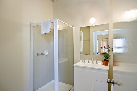 Lornebeach Apartments - Accommodation Gladstone 23