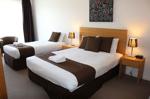 Bairnsdale International - Accommodation Gladstone 12