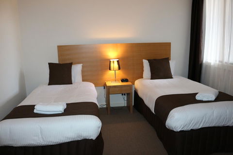 Bairnsdale International - Accommodation Gladstone 26