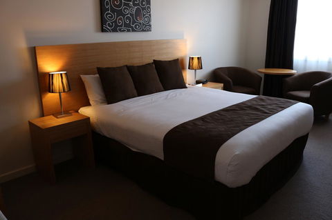 Bairnsdale International - Accommodation Gladstone 11