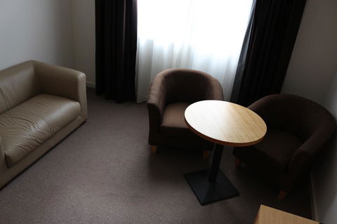 Bairnsdale International - Accommodation Gladstone 2