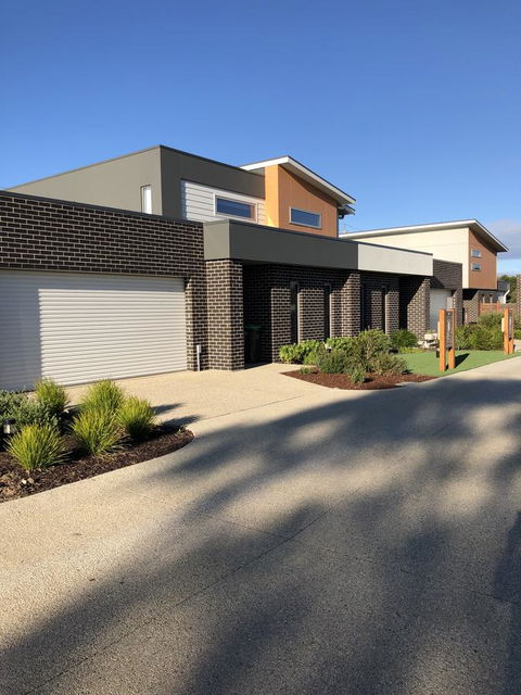 Escape On Birch - Accommodation Gladstone 35