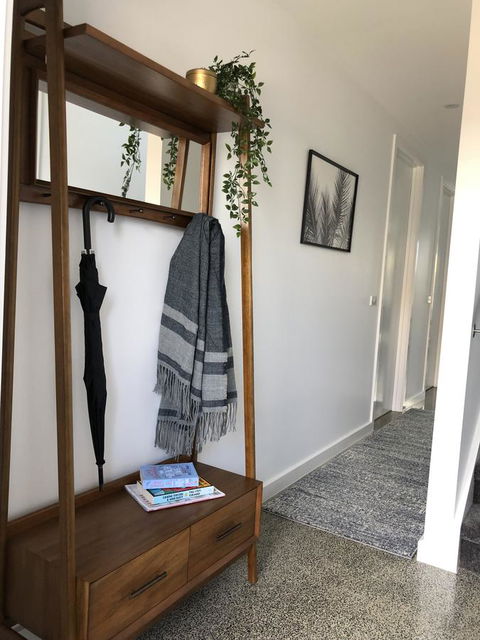 Escape On Birch - Accommodation Gladstone 25