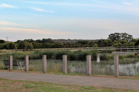 Escape On Birch - Accommodation Gladstone 37