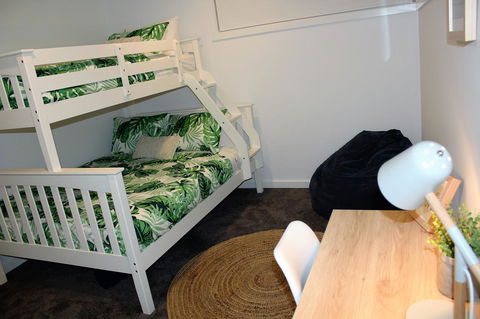 Escape On Birch - Accommodation Gladstone 24