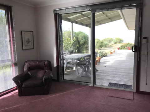 Eagle Bay Views - Accommodation Gladstone 7