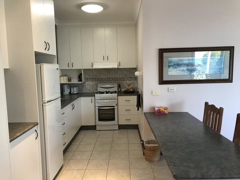 Eagle Bay Views - Accommodation Gladstone 15