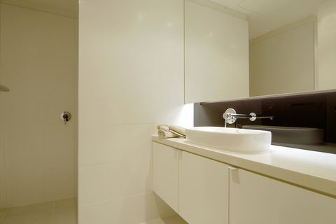 C-Scape Water Front Apartment - Accommodation Gladstone 8
