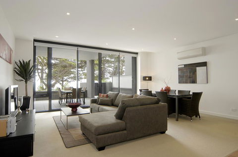 C-Scape Water Front Apartment - Accommodation Gladstone 3