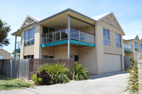 Ocean View Beach House - Accommodation Gladstone 0