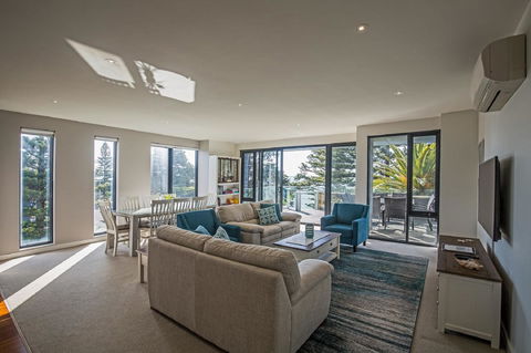 C-Scape Esplanade Cowes - Accommodation Gladstone 0