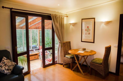 Ashwood Cottages - Accommodation Gladstone 2