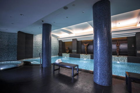 Quay West Suites Melbourne - Accommodation Gladstone 10