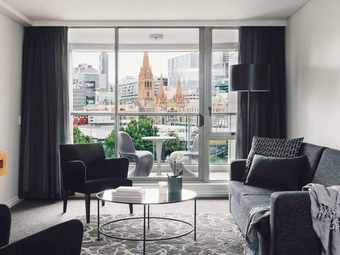 Quay West Suites Melbourne - Accommodation Gladstone 1