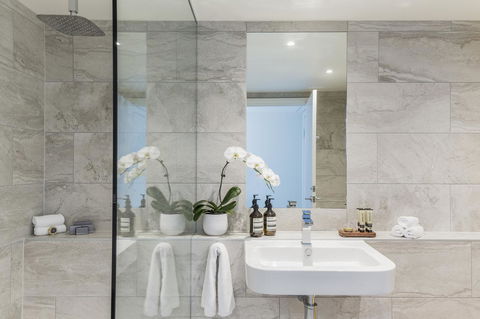 Quay West Suites Melbourne - Accommodation Gladstone 11