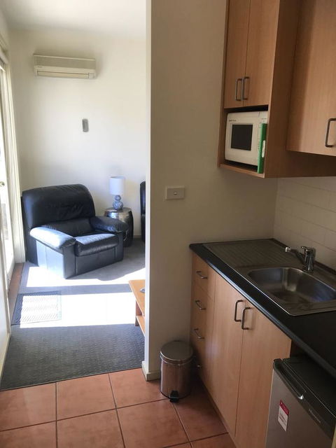 Lakeside Conti Villas - Accommodation Gladstone 9