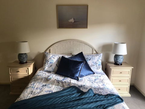 Lakeside Conti Villas - Accommodation Gladstone 6