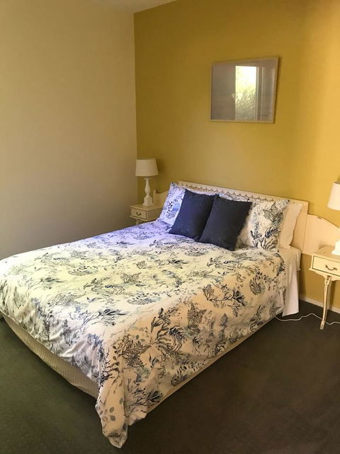 Lakeside Conti Villas - Accommodation Gladstone 10
