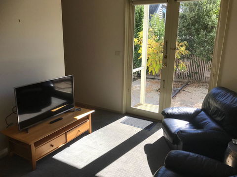 Lakeside Conti Villas - Accommodation Gladstone 11