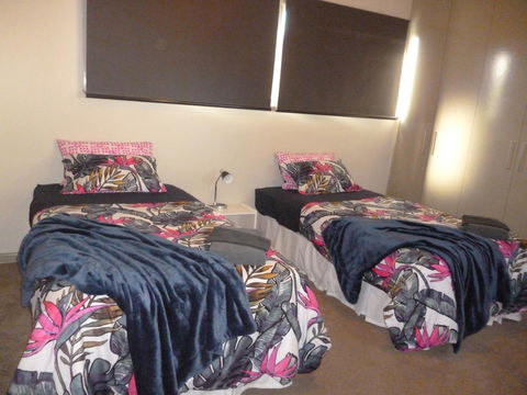 HogmortHomes Neale Street - Accommodation Gladstone 4