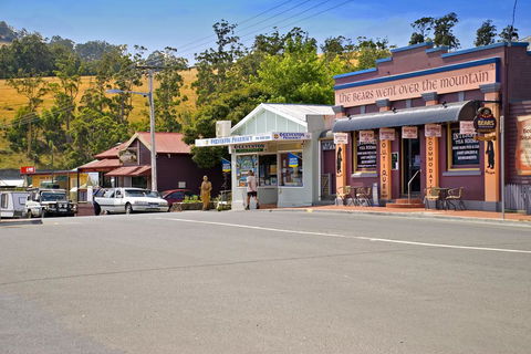 The Bears Went Over The Mountain - Accommodation Gladstone 2