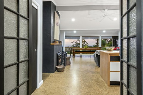 The Bird House - Accommodation Gladstone 2